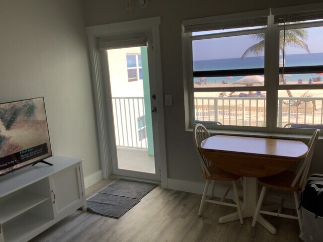 Foto del edificio - 2600 N Surf Rd
