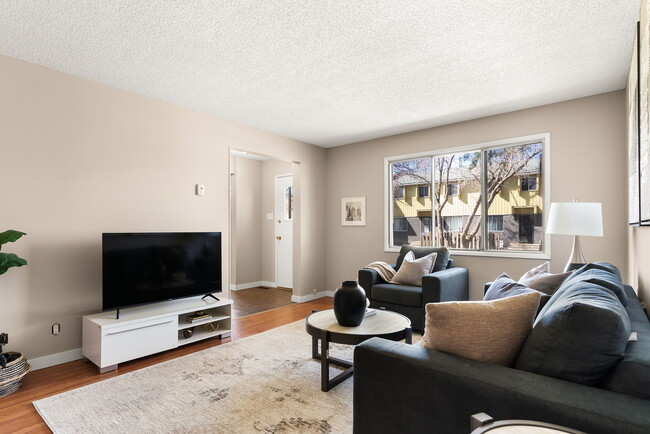 Building Photo - 1610 Dewdney Av E