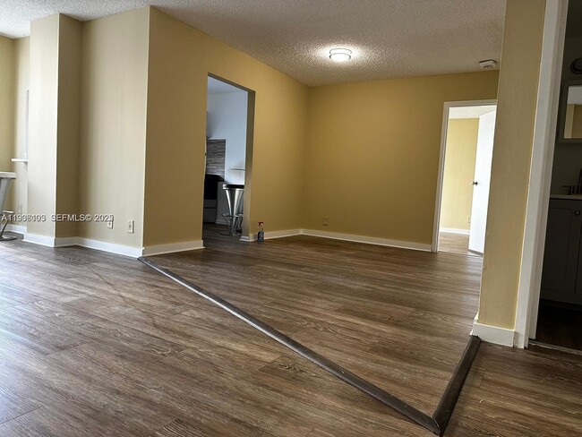 Foto del edificio - 16909 N Bay Rd