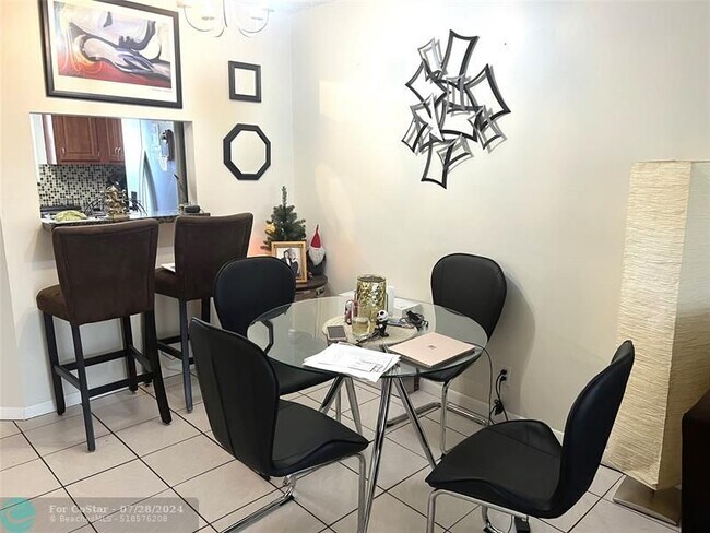 Foto del edificio - 21915 Lake Forest Cir