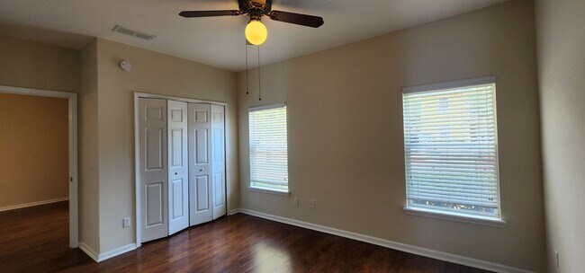 Building Photo - Ground Level 2/2 Condo in Willow Ridge