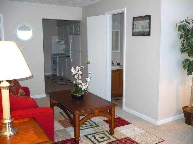 Building Photo - 415 Greenbriar Dr