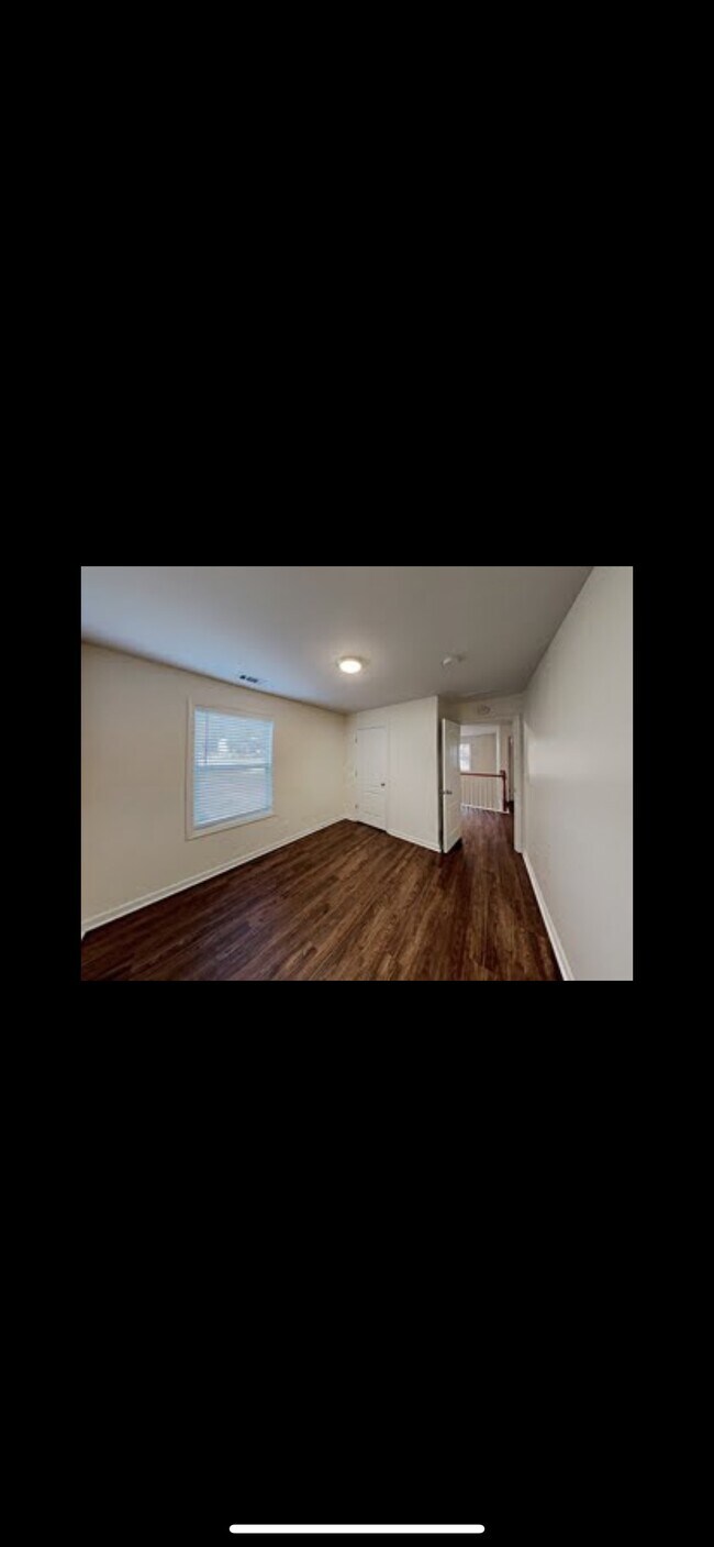 Building Photo - 8704 Country View Ave
