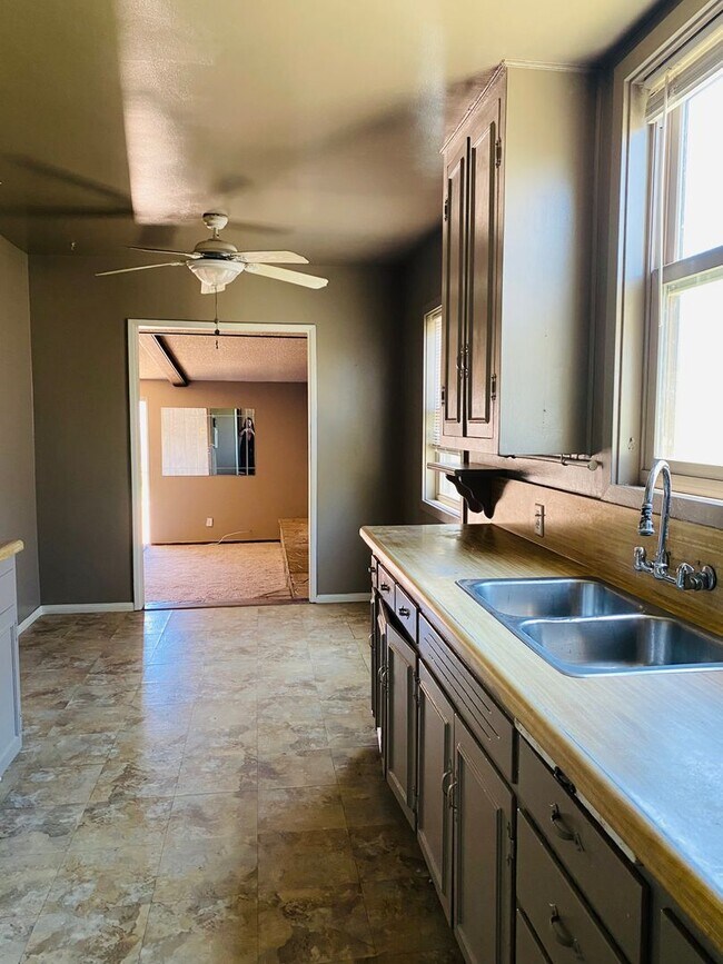 Foto del edificio - Spacious 3 Bed | 2 Bath Home – Less Than 1...