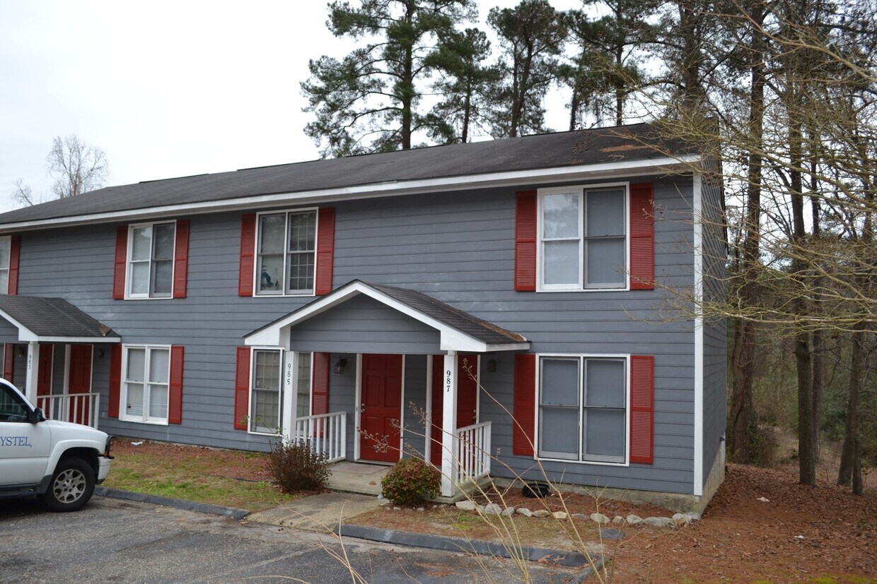 Foto principal - 2 Bedroom Townhome available 5/15/2025 - n...