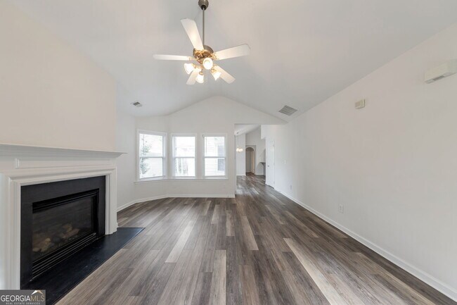 Foto del edificio - 196 Highland Falls Dr