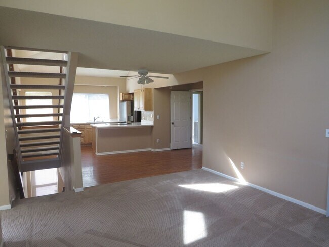 Building Photo - Updated 3-bedroom townhouse in Broadmoor B...