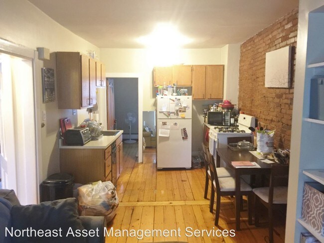 Foto del edificio - 596 E 6th St