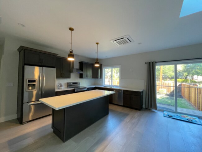 Foto del edificio - 1540 Westwood Ct