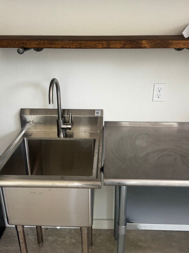 Foto del edificio - 1307 Hidden Creek Ln