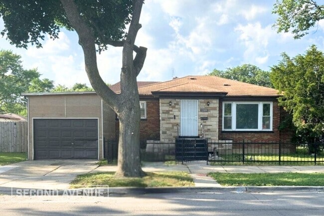 Building Photo - 1134 W 90th St
