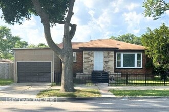 Building Photo - 1134 W 90th St