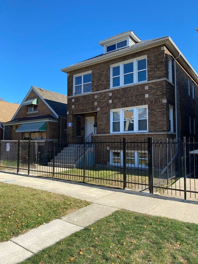 Building Photo - 8707 S Manistee Ave