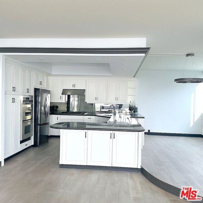 Foto del edificio - 17366 Sunset Blvd