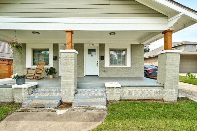 Building Photo - 1444 NE 13th St