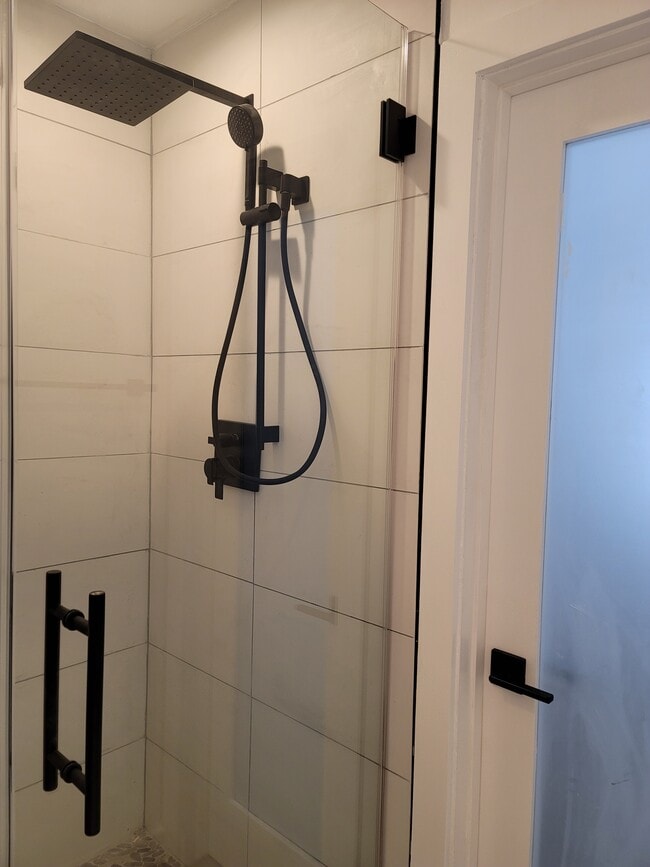 MASTER BATHROOM - 2604 Graham Ave