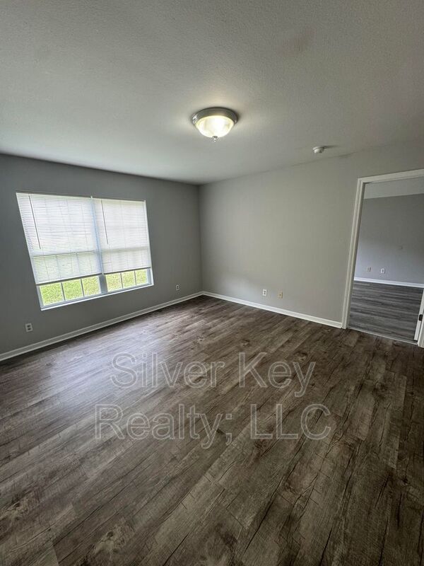 Building Photo - 268 Willow Creek Drive