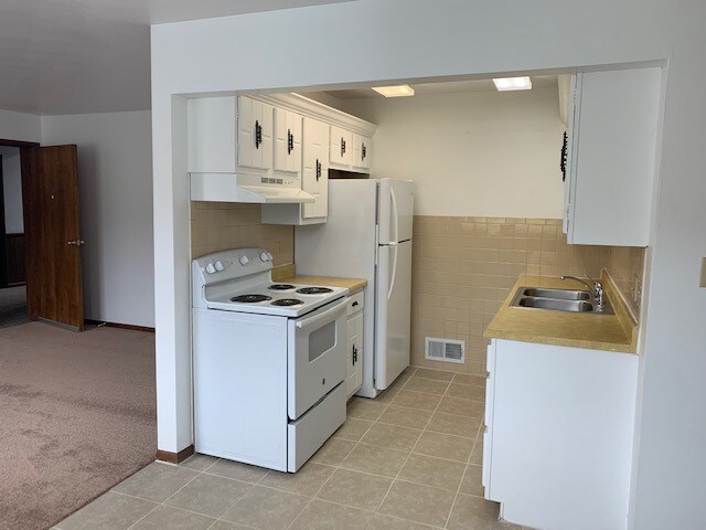 Building Photo - 143 Lynwood Manor