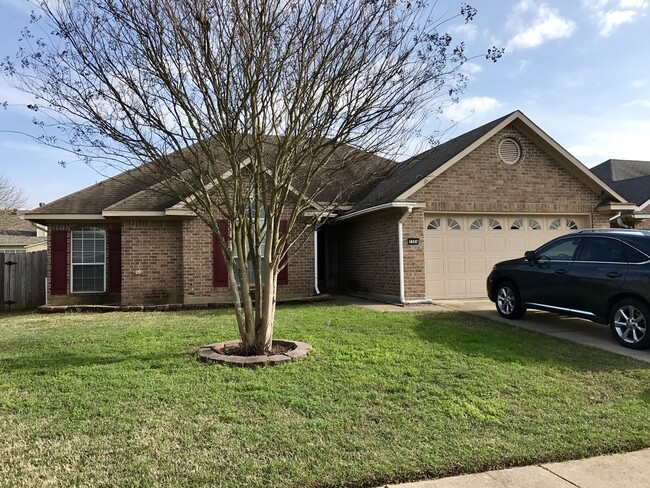 Building Photo - Beautiful home in Golden Meadows