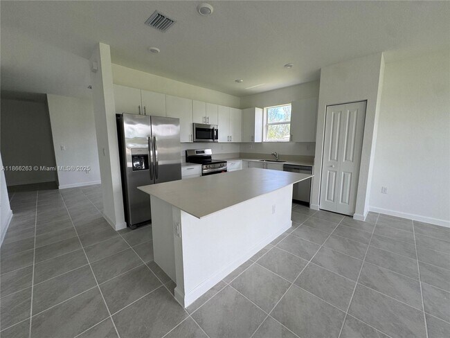 Foto del edificio - 2990 SE 23rd Ave