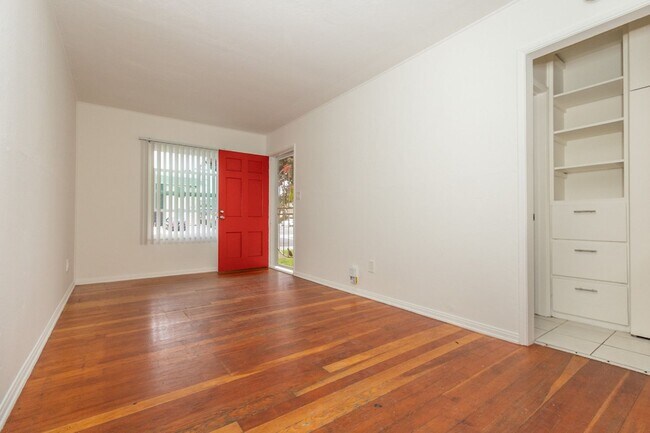 Foto del edificio - Charming 2 bed /1 Bath Duplex in Pacific Beach 8 Blocks From the Ocean!