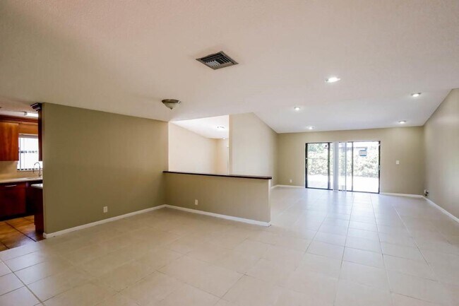 Foto del edificio - 2301 NW 102nd Way