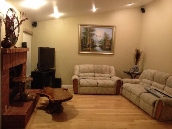 Building Photo - Prestige Oakland Hills House For Rent - 3 Beds, 2.5 baths