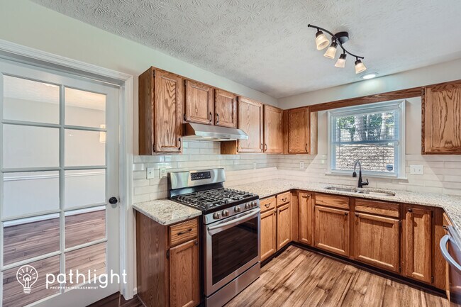 Building Photo - 10930 Pinehigh Dr, Alpharetta, GA, 30022