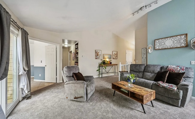 Building Photo - 646 S Joplin St