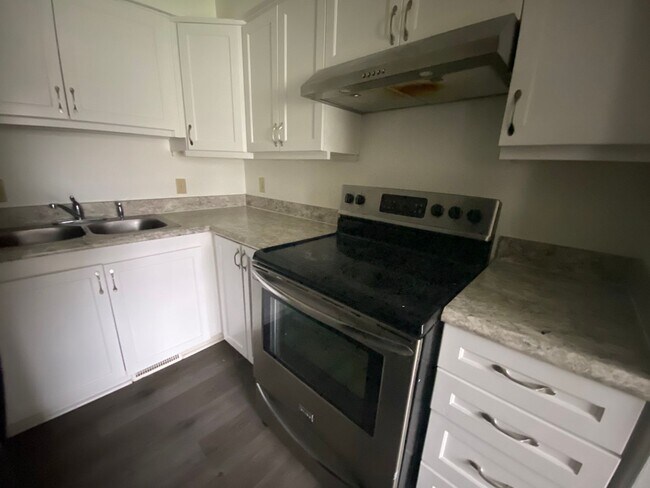 Building Photo - NOW SHOWING this 3 Br, 1.5 ba home located...