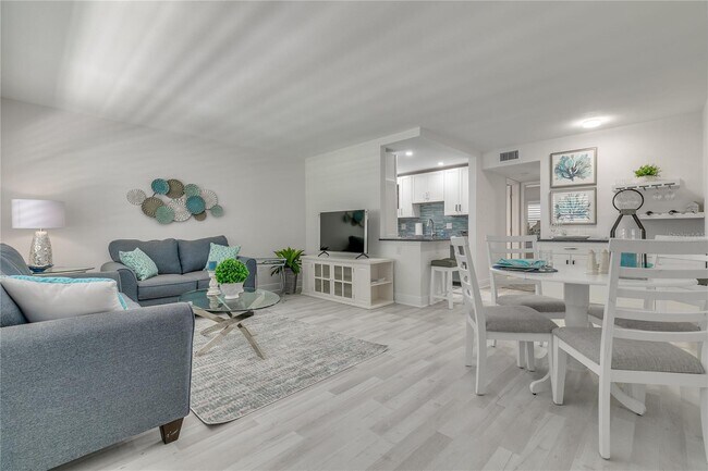 Lovely comfortable lining area. - 650 Pinellas Point Dr S