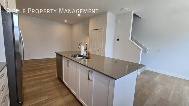 Building Photo - Modern 2 Beds, 2.5 Baths TownHouse | No Pe...