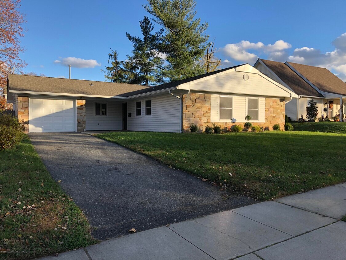 24 Northland Ln, Matawan, NJ 07747 House Rental in Matawan, NJ