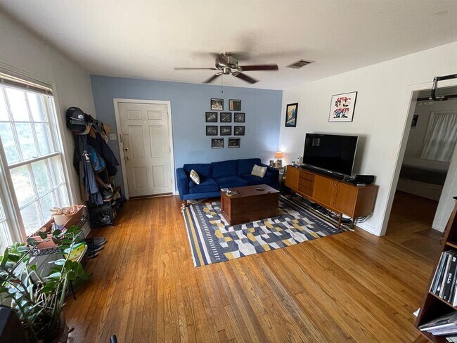 Foto del edificio - 2109 E 20th St