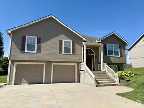 Building Photo - 2301 Magnolia Dr