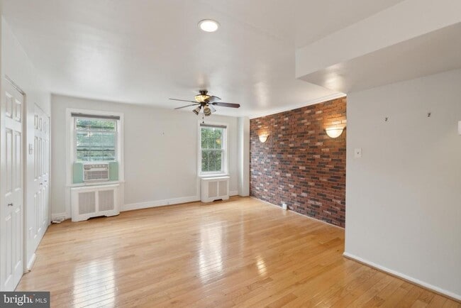 Building Photo - 1210 S 11th St