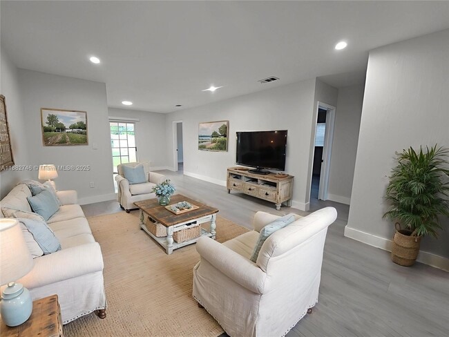 Building Photo - 3130 SW 65th Ave