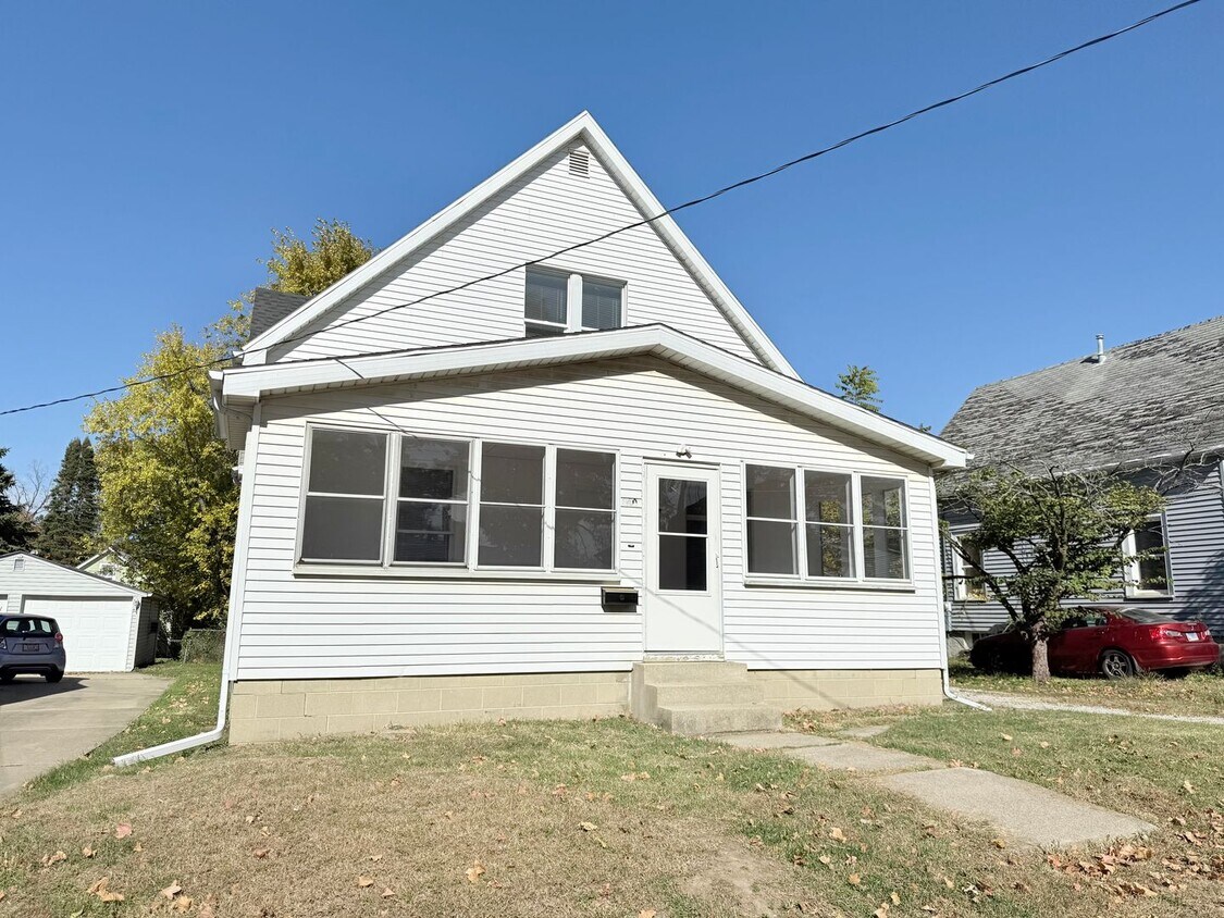 Primary Photo - Spacious 4-Bedroom Home with Fenced Backyard