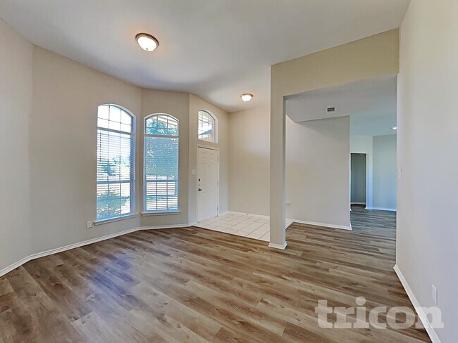 Foto del edificio - 1081 Treehouse Ln