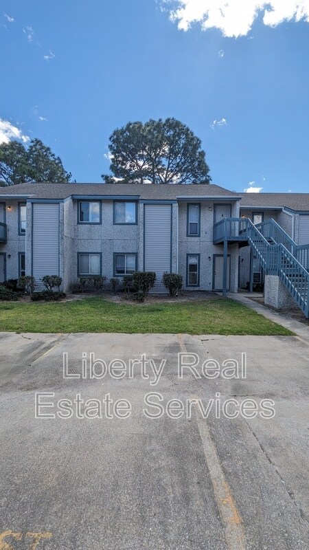 Building Photo - 910 Brett Dr