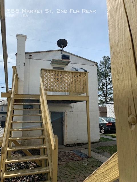 Building Photo - 2nd Flr 1BR Rear Apt W/ Garage/Storage