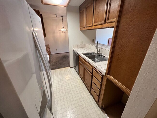 Foto del edificio - Spacious 2 bed 1.5 bath Condo in San Leand...