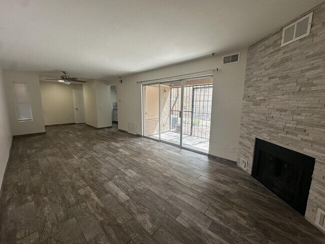 Foto del edificio - 2601 W Broadway Blvd