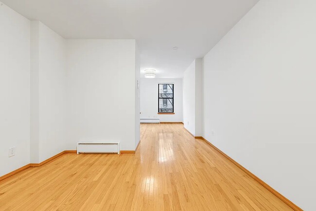 Foto del edificio - 100 St Marks Pl