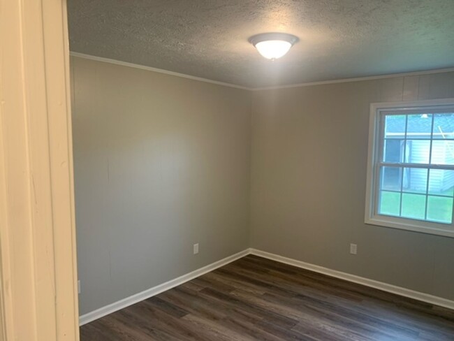 Building Photo - Renovated 3 Bedroom 1.5 Bath Home for Rent!