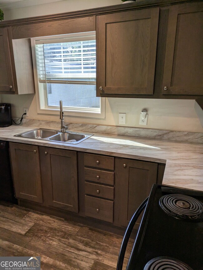 Building Photo - 255 Greenview Cir