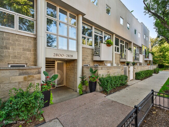 Building Photo - 2828 N Talman Ave