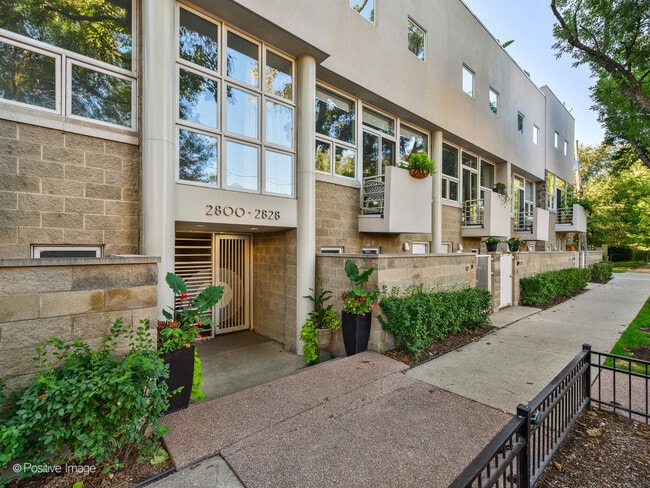 Building Photo - 2828 N Talman Ave