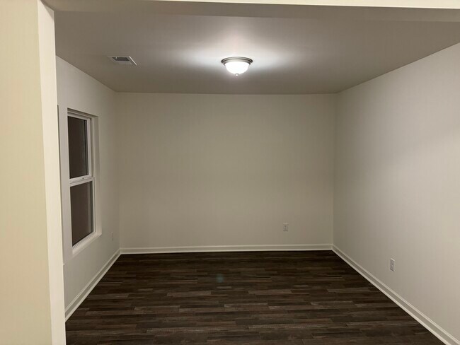 Building Photo - 4069 Lake Russell Dr