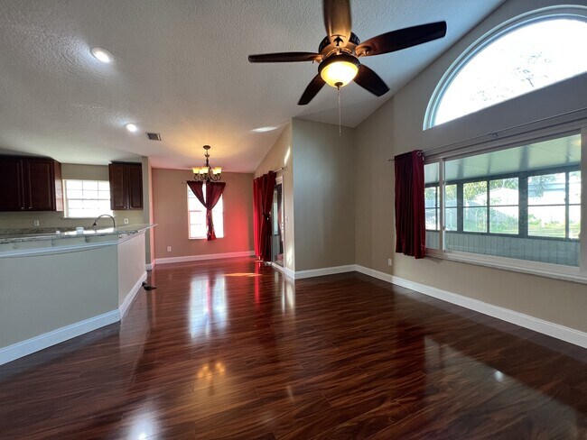 Foto del edificio - 6547 Grosvenor Ln